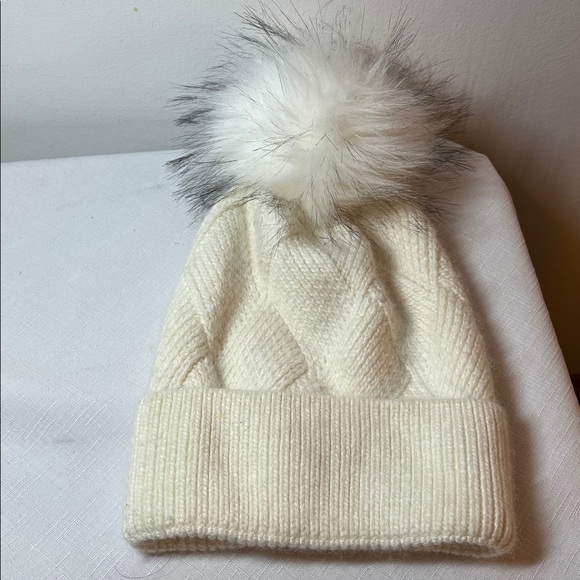 New Knit Toque Hat with Pom Pom - Picture 1 of 5
